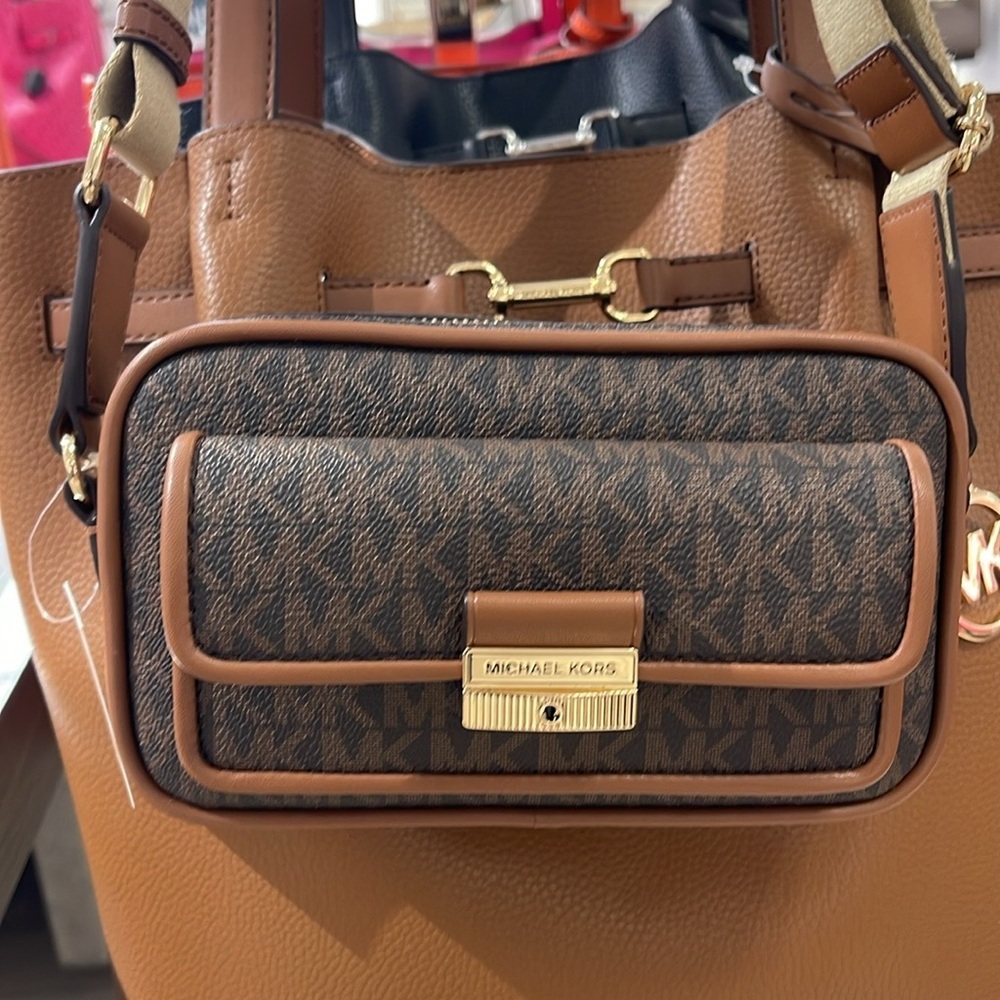 Michael Kors Bradshaw Extra-Small Metallic Signature Logo Camera Crossbody Bag - Picture 4 of 16
